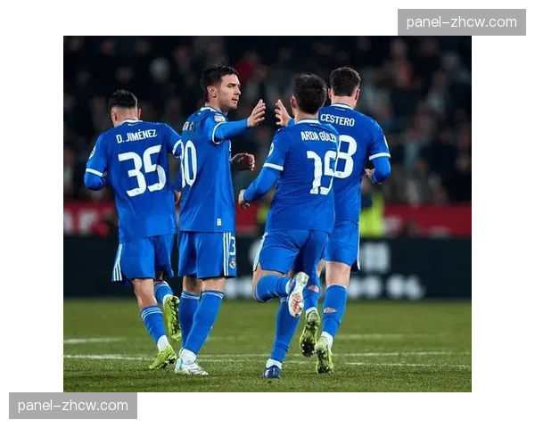 场边镜头:诺伊尔扑救后向队友怒吼,激励全队防守